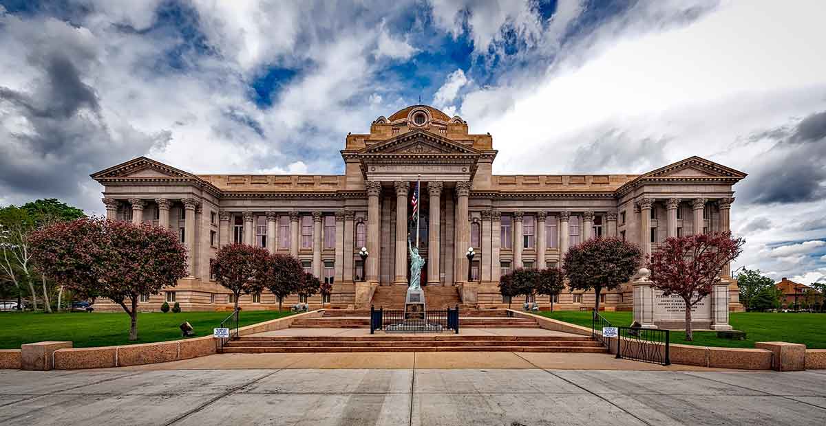 Building where people go to court for legal matters